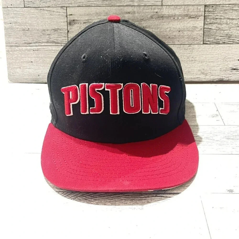 NWOT Detroit Pistons New Era 9Fifty SnapBack Adjustable Hat Black / Red Youth